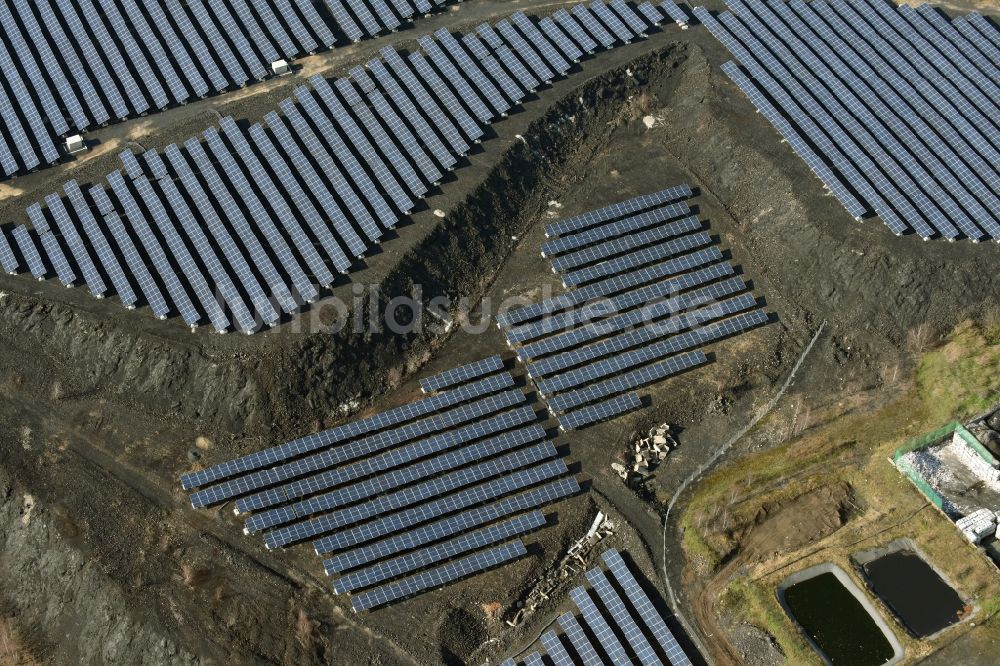 Luftbild Eisleben, Lutherstadt - Solarpark bzw. Solarkraftwerk auf einer Abraum- Halde in Eisleben, Lutherstadt im Bundesland Sachsen-Anhalt