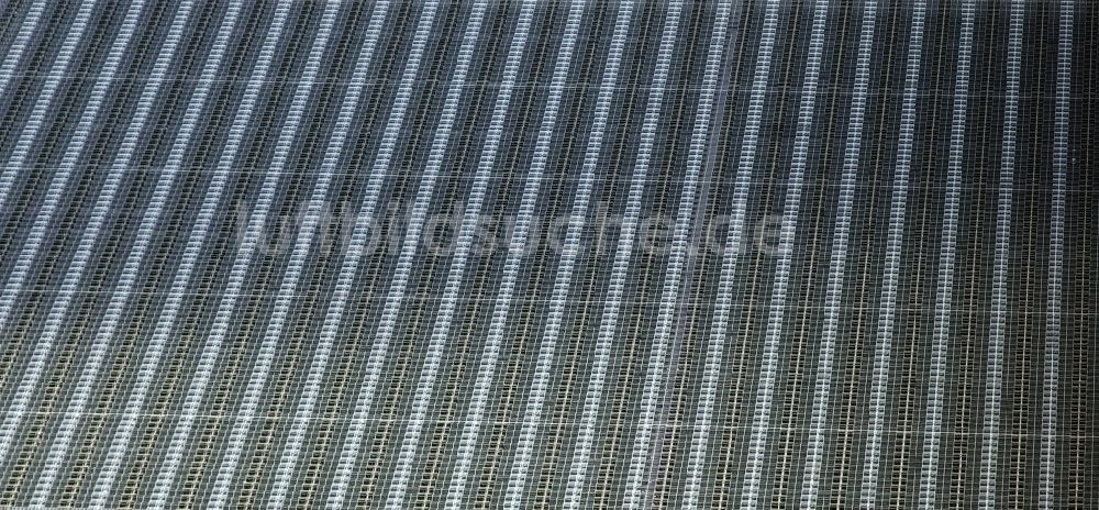 Apollensdorf aus der Vogelperspektive: Solarpark bzw. Solarkraftwerk in Apollensdorf im Bundesland Sachsen-Anhalt, Deutschland