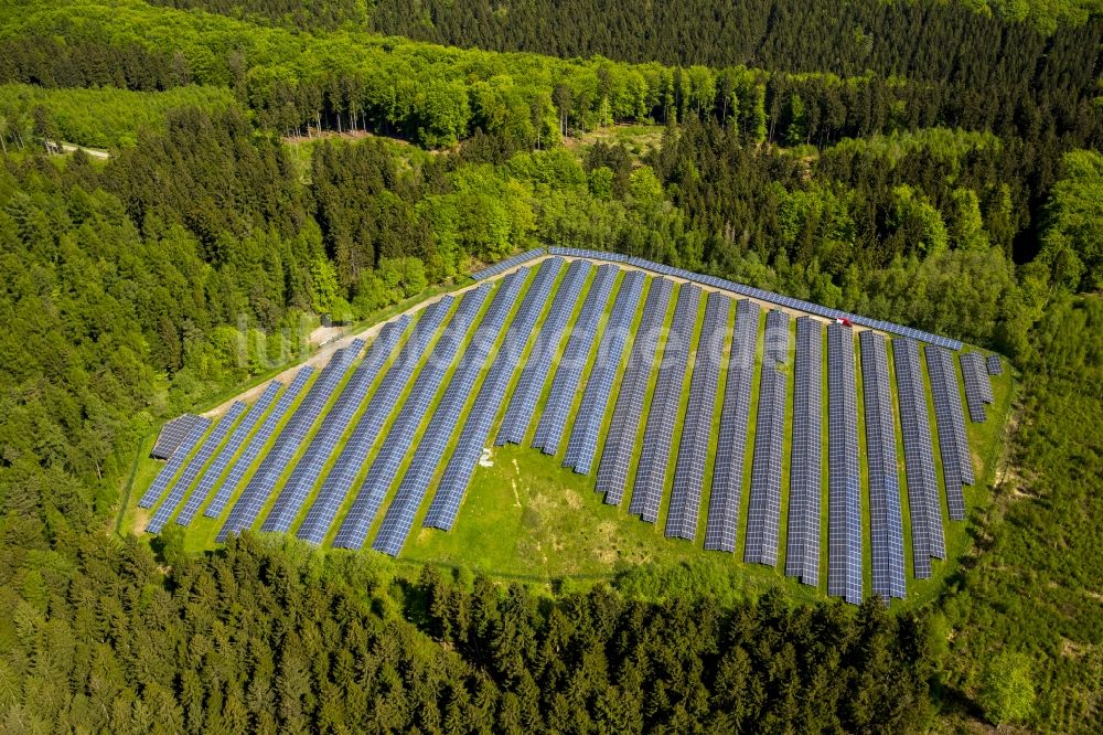 Luftbild Arnsberg - Solarpark bzw. Solarkraftwerk in Arnsberg im Bundesland Nordrhein-Westfalen