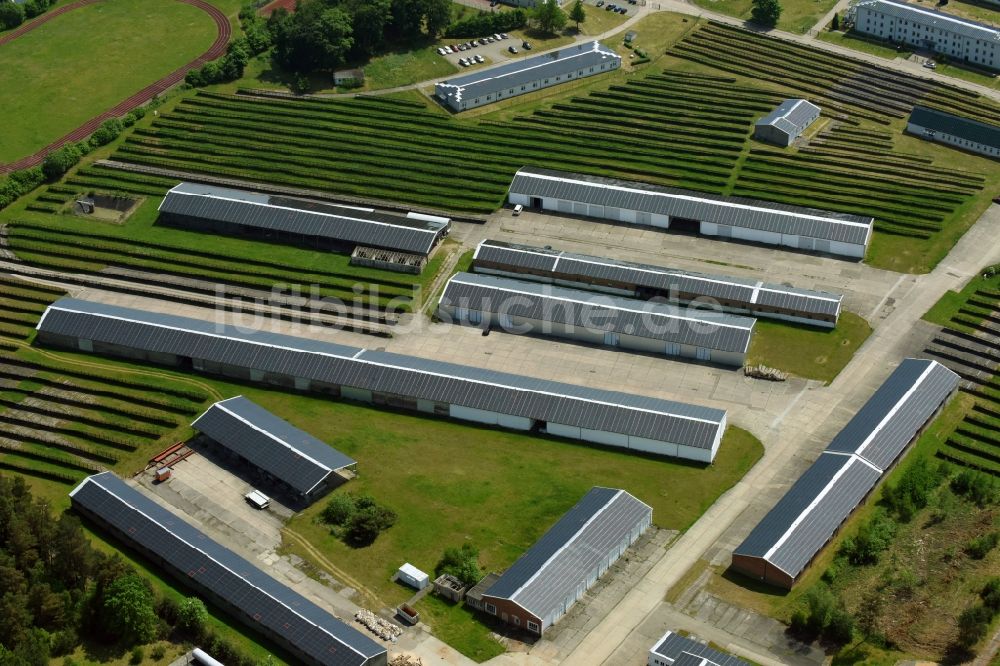 Luftaufnahme Schwerin - Solarpark bzw. Solarkraftwerk auf den Dachbereichen des Blücher Technologie- und Gewerbepark GmbH Stern Buchholz in Schwerin im Bundesland Mecklenburg-Vorpommern, Deutschland