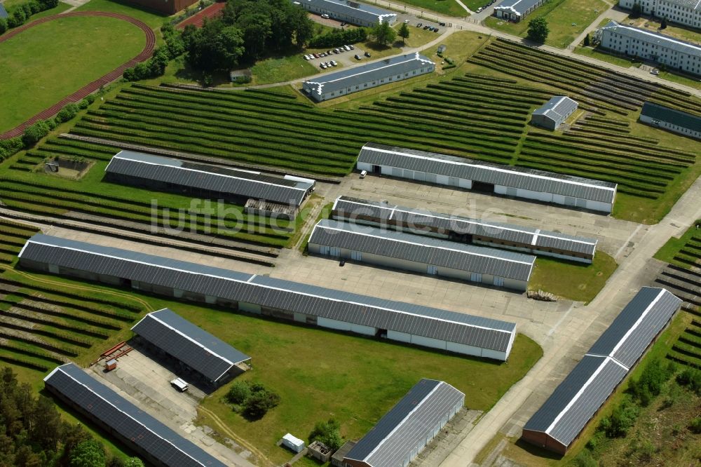 Schwerin aus der Vogelperspektive: Solarpark bzw. Solarkraftwerk auf den Dachbereichen des Blücher Technologie- und Gewerbepark GmbH Stern Buchholz in Schwerin im Bundesland Mecklenburg-Vorpommern, Deutschland