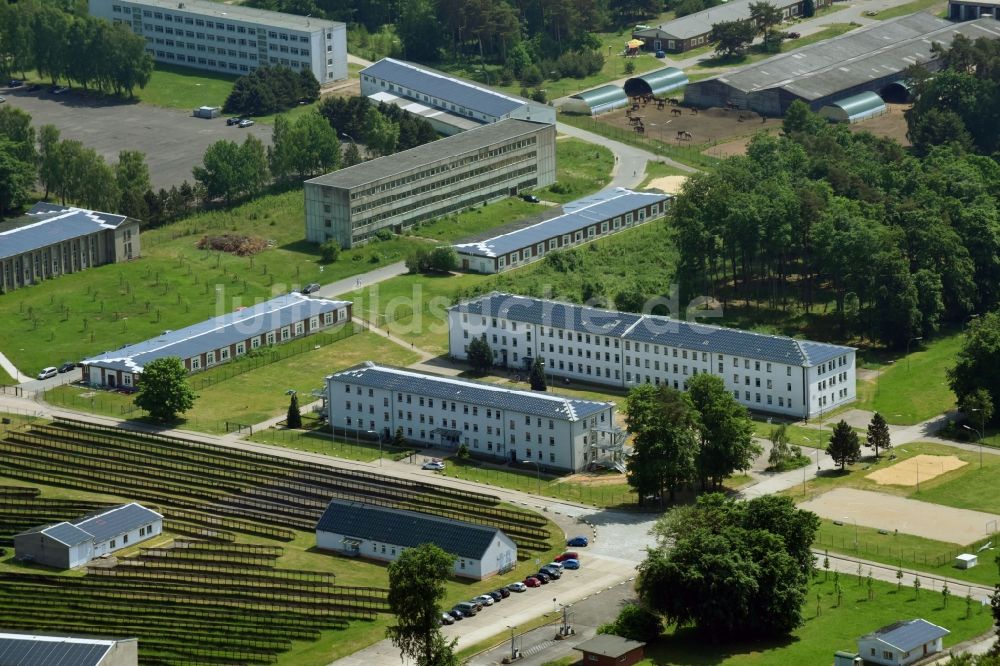 Luftaufnahme Schwerin - Solarpark bzw. Solarkraftwerk auf den Dachbereichen des Blücher Technologie- und Gewerbepark GmbH Stern Buchholz in Schwerin im Bundesland Mecklenburg-Vorpommern, Deutschland