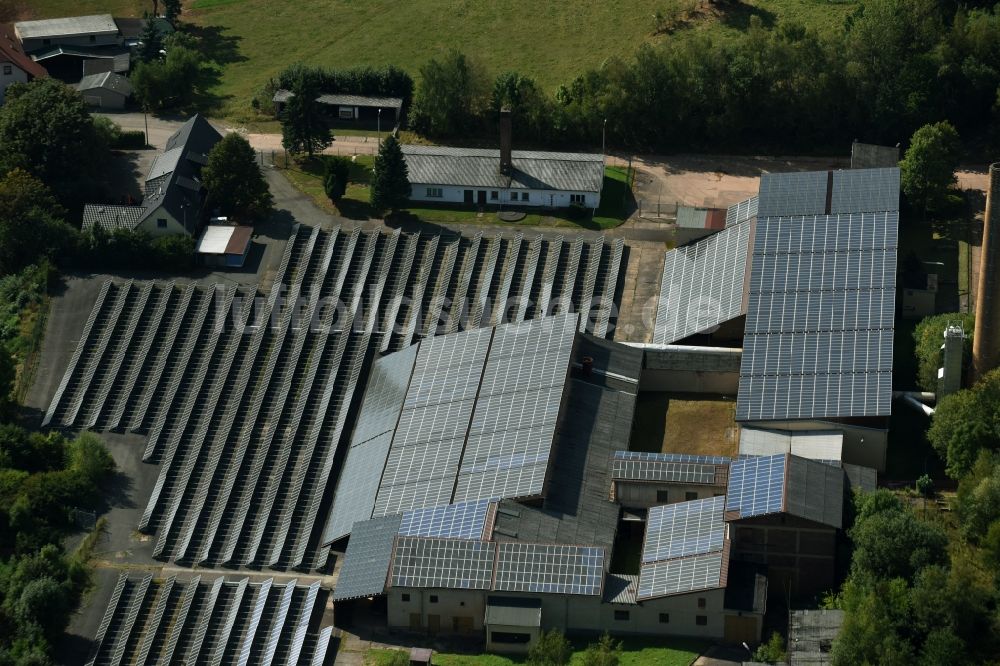 Luftaufnahme Leubnitz - Solarpark bzw. Solarkraftwerk auf den Dachflächen an der Wettiner Straße in Leubnitz im Bundesland Sachsen