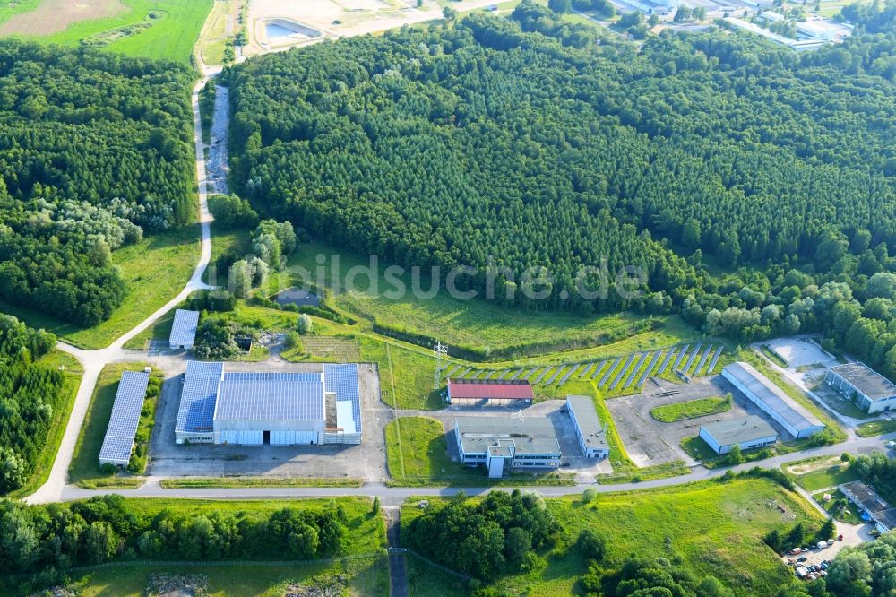 Stavenhagen von oben - Solarpark bzw. Solarkraftwerk auf dem ehemaligen Flugplatz Basepohl in Stavenhagen im Bundesland Mecklenburg-Vorpommern, Deutschland