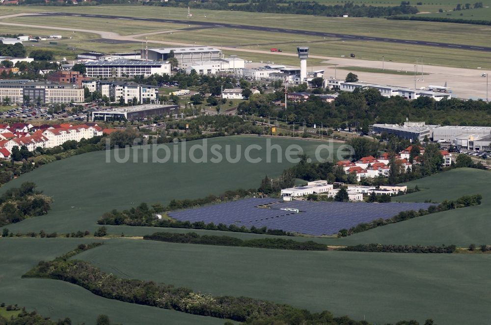 Luftaufnahme Erfurt - Solarpark bzw. Solarkraftwerk auf einem Feld im Ortsteil Bindersleben in Erfurt im Bundesland Thüringen, Deutschland