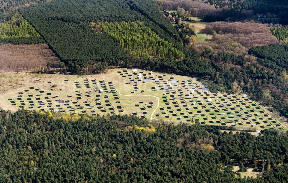 Luftaufnahme Treuenbrietzen - Solarpark bzw. Solarkraftwerk Feldheim in Treuenbrietzen im Bundesland Brandenburg