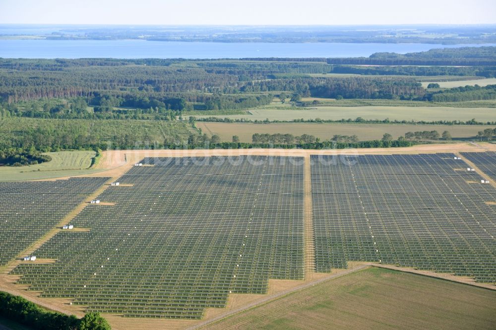 Jabel von oben - Solarpark bzw. Solarkraftwerk in Jabel im Bundesland Mecklenburg-Vorpommern, Deutschland