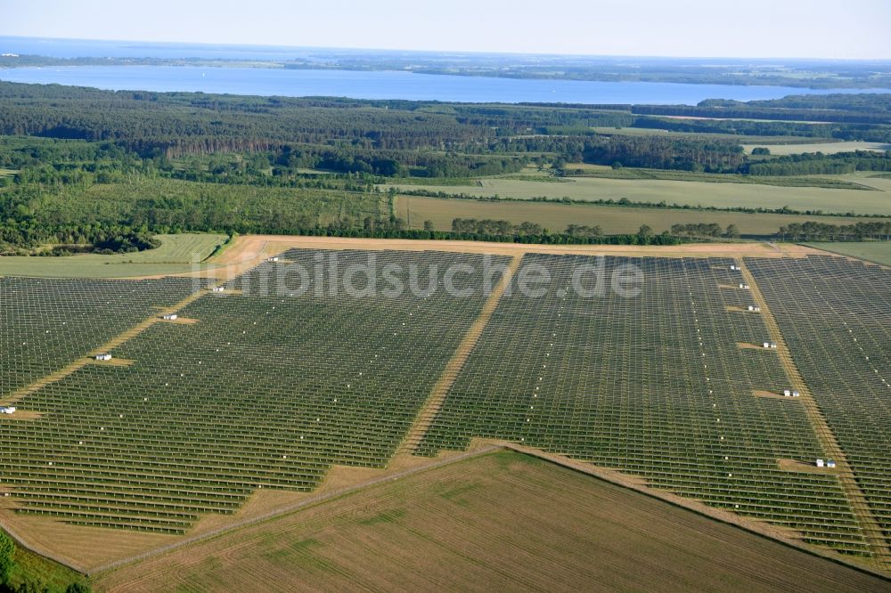 Jabel aus der Vogelperspektive: Solarpark bzw. Solarkraftwerk in Jabel im Bundesland Mecklenburg-Vorpommern, Deutschland