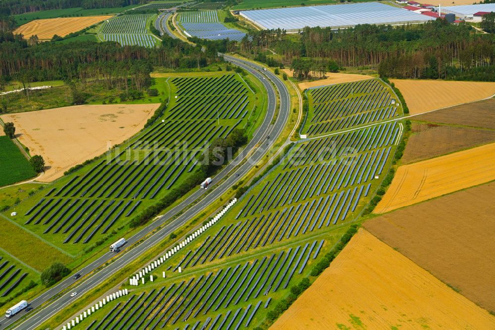 Wonsees aus der Vogelperspektive: Solarpark bzw. Solarkraftwerk Jura-Solarpark an der BAB A70 in Wonsees im Bundesland Bayern, Deutschland