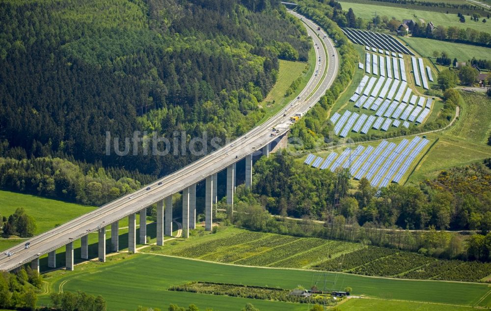 Luftaufnahme Meschede - Solarpark bzw. Solarkraftwerk in Meschede im Bundesland Nordrhein-Westfalen