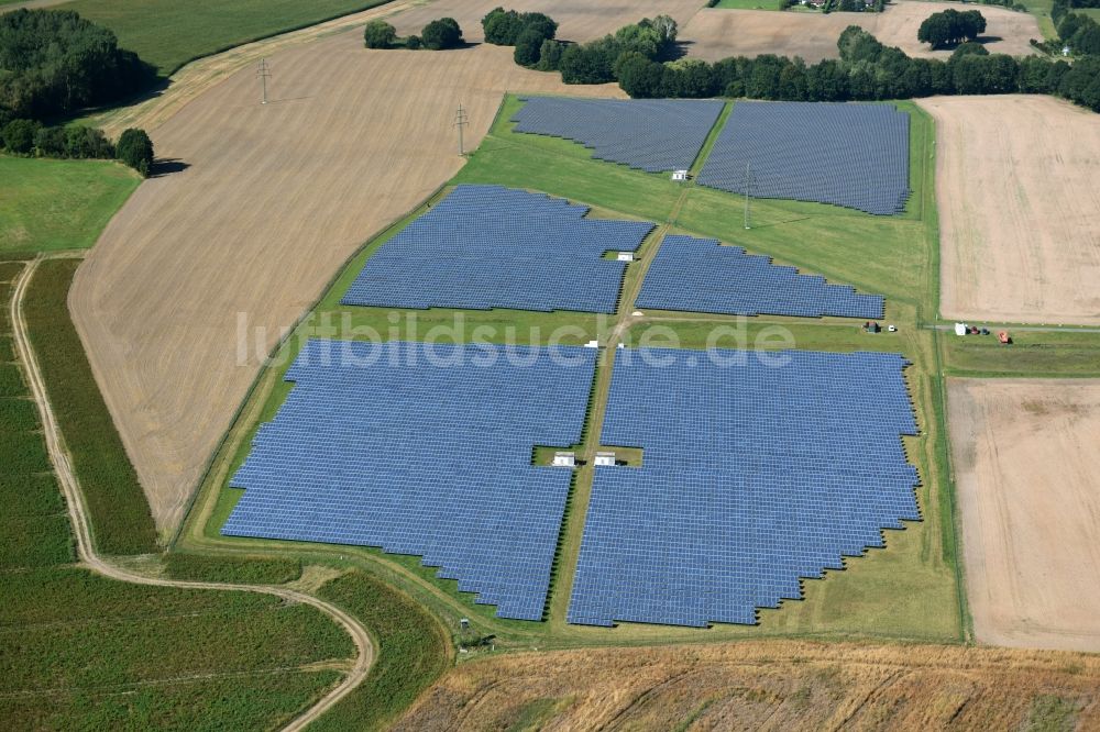 Otterwisch aus der Vogelperspektive: Solarpark bzw. Solarkraftwerk in Otterwisch im Bundesland Sachsen