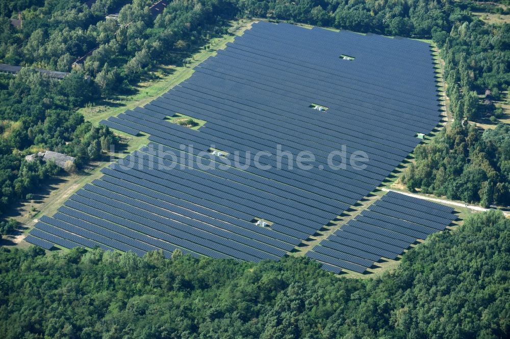 Wünsdorf von oben - Solarpark bzw. Solarkraftwerk der Photovoltaikkraftwerk Wünsdorf GmbH & Co. KG in Wünsdorf im Bundesland Brandenburg