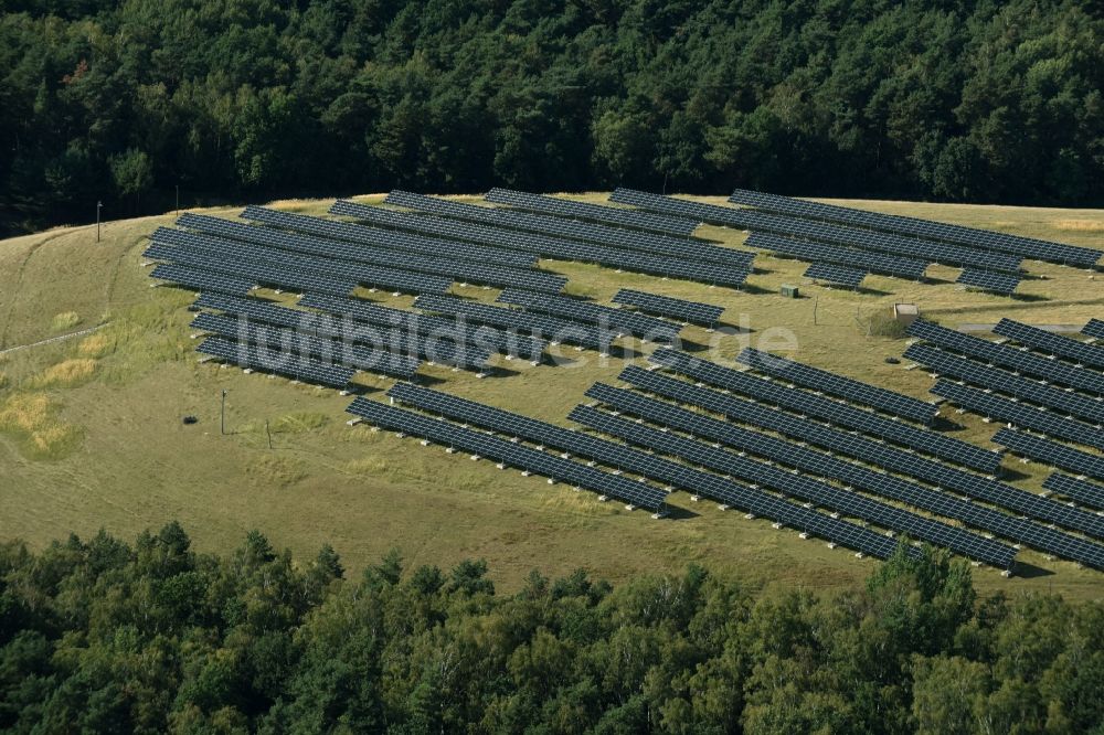 Luftbild Lutherstadt Wittenberg - Solarpark bzw. Solarkraftwerk auf einer renaturierten Müll- Halde in Tonmark im Bundesland Sachsen-Anhalt