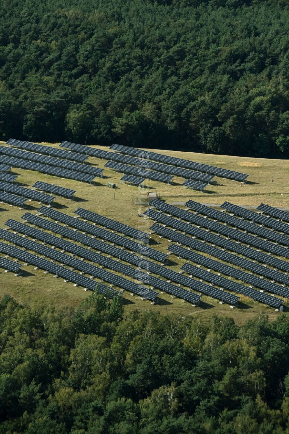 Lutherstadt Wittenberg von oben - Solarpark bzw. Solarkraftwerk auf einer renaturierten Müll- Halde in Tonmark im Bundesland Sachsen-Anhalt