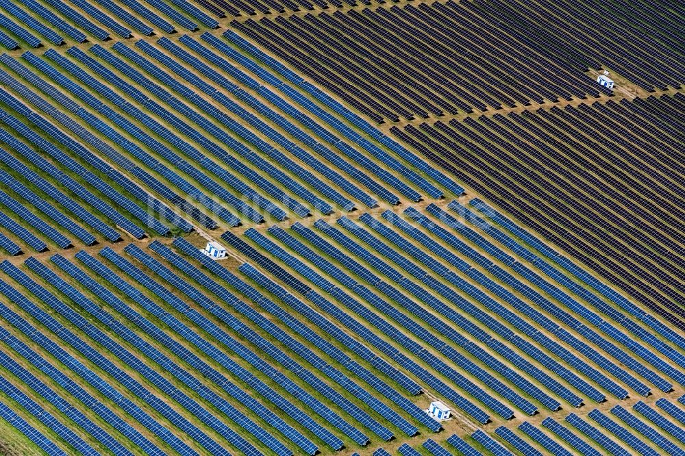 Luftaufnahme Sandersdorf-Brehna - Solarpark bzw. Solarkraftwerk in Sandersdorf-Brehna im Bundesland Sachsen-Anhalt