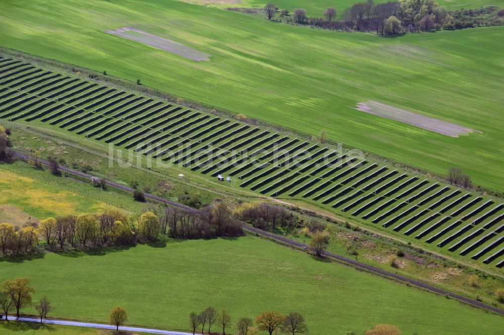 Luftaufnahme Vogelsdorf - Solarpark bzw. Solarkraftwerk südlich von Vogelsdorf im Bundesland Brandenburg