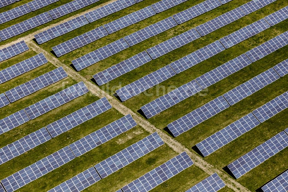 Werneuchen von oben - Solarpark bzw. Solarkraftwerk in Werneuchen im Bundesland Brandenburg