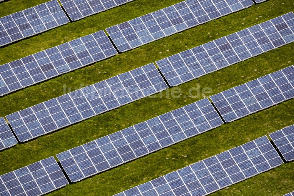 Werneuchen aus der Vogelperspektive: Solarpark bzw. Solarkraftwerk in Werneuchen im Bundesland Brandenburg