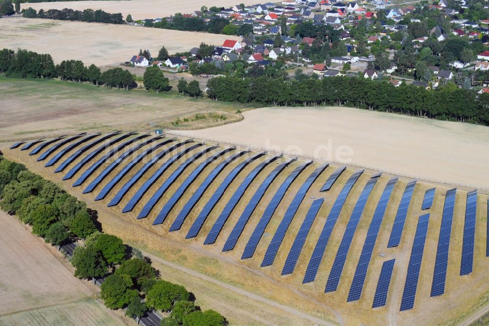 Werneuchen von oben - Solarpark bzw. Solarkraftwerk in Werneuchen im Bundesland Brandenburg, Deutschland