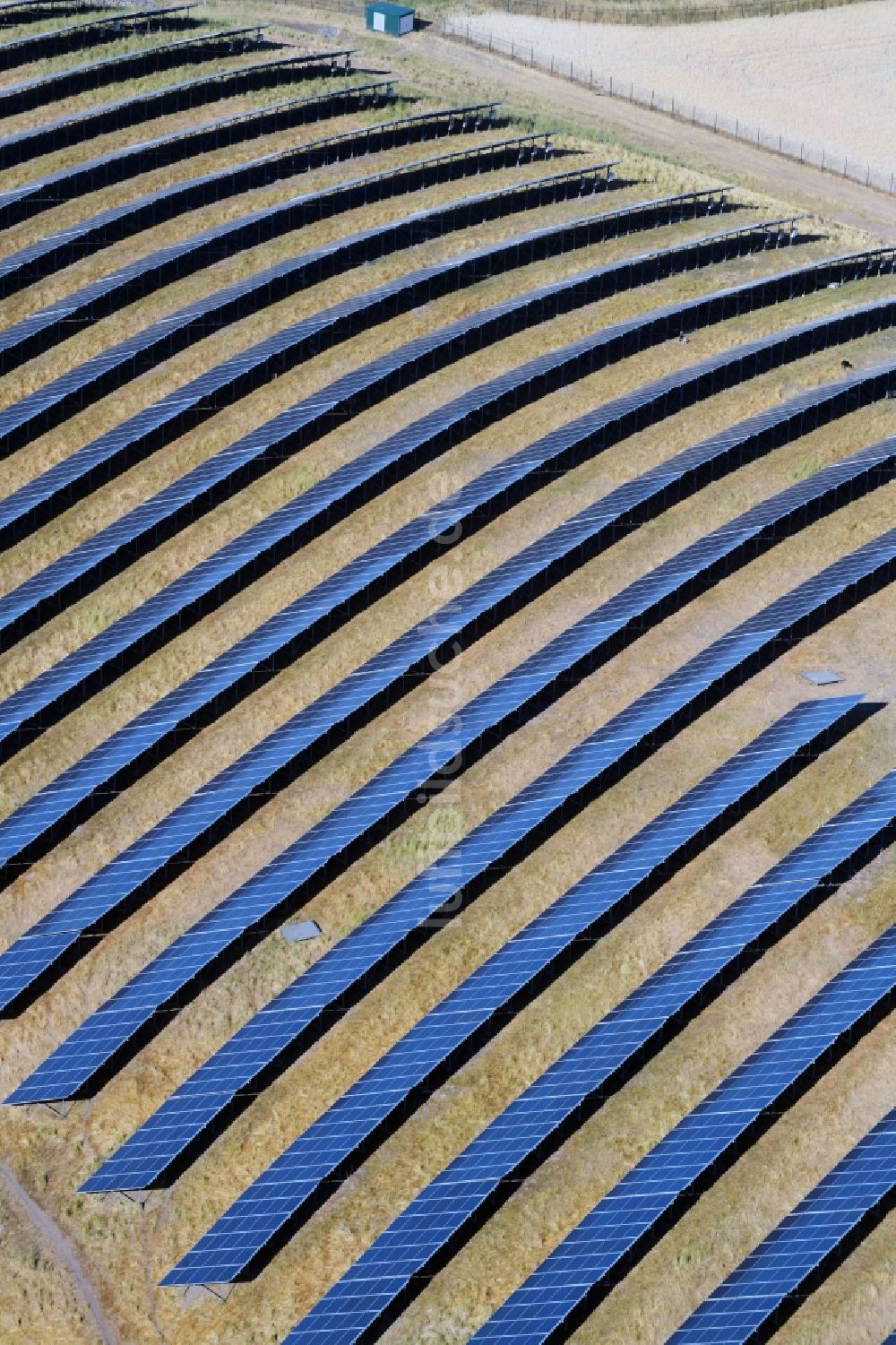 Luftbild Werneuchen - Solarpark bzw. Solarkraftwerk in Werneuchen im Bundesland Brandenburg, Deutschland