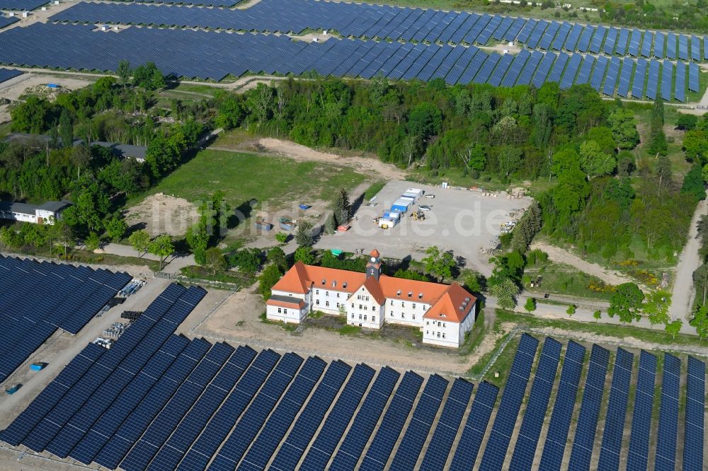 Luftaufnahme Zeithain - Solarpark bzw. Solarkraftwerk in Zeithain im Bundesland Sachsen, Deutschland