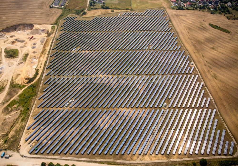 Luftbild Burg Stargard - Solarpark bzw. Solarkraftwerkin Burg Stargard im Bundesland Mecklenburg-Vorpommern