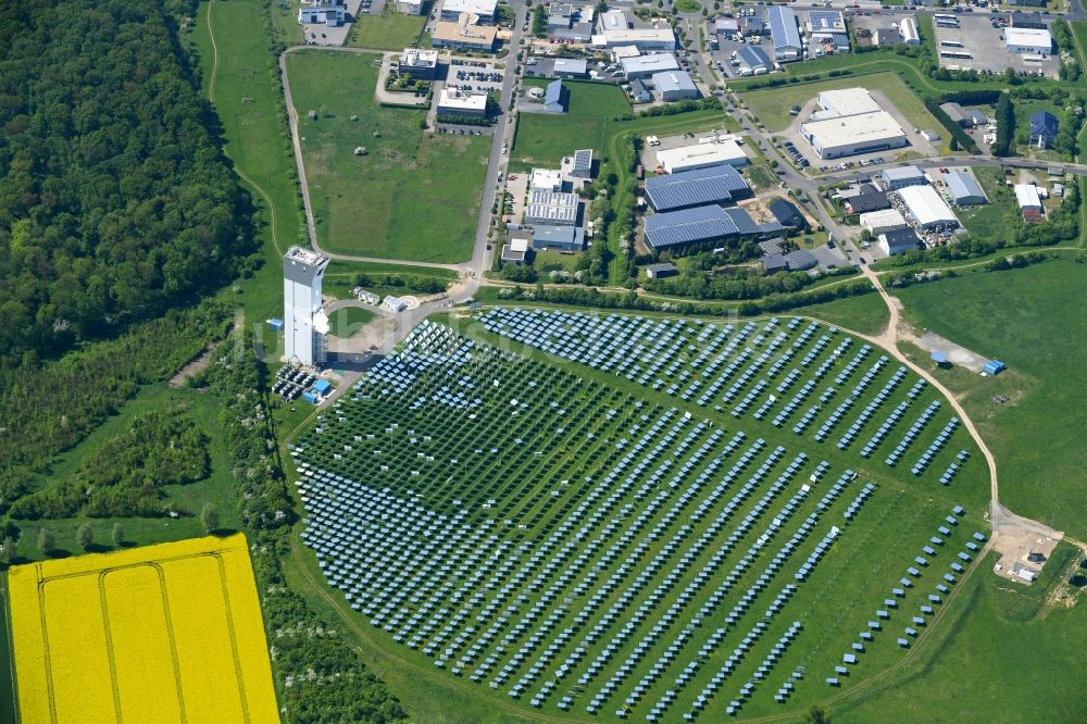 Luftbild Jülich - Solarpark bzw. Solarthermisches Versuchskraftwerk mit Solarturm in Jülich im Bundesland Nordrhein-Westfalen, Deutschland