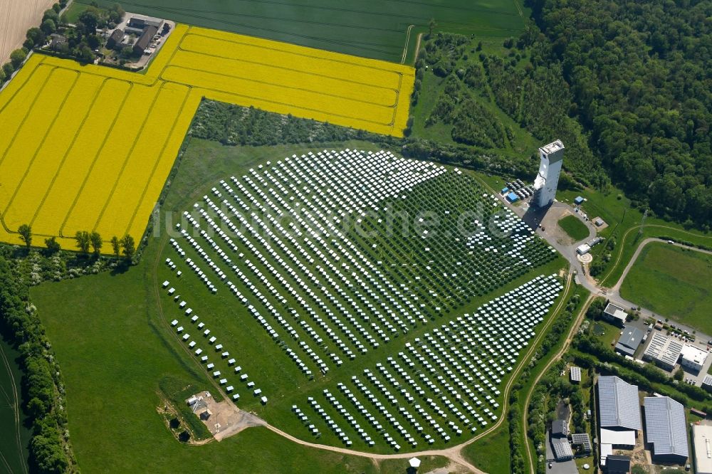 Jülich von oben - Solarpark bzw. Solarthermisches Versuchskraftwerk mit Solarturm in Jülich im Bundesland Nordrhein-Westfalen, Deutschland