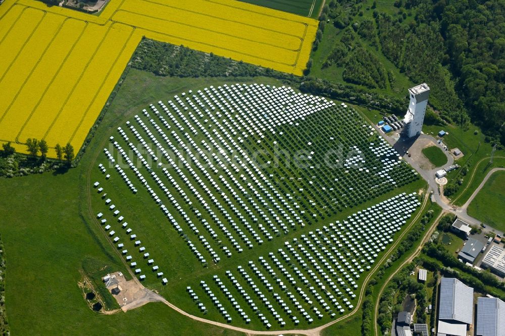 Jülich von oben - Solarpark bzw. Solarthermisches Versuchskraftwerk mit Solarturm in Jülich im Bundesland Nordrhein-Westfalen, Deutschland