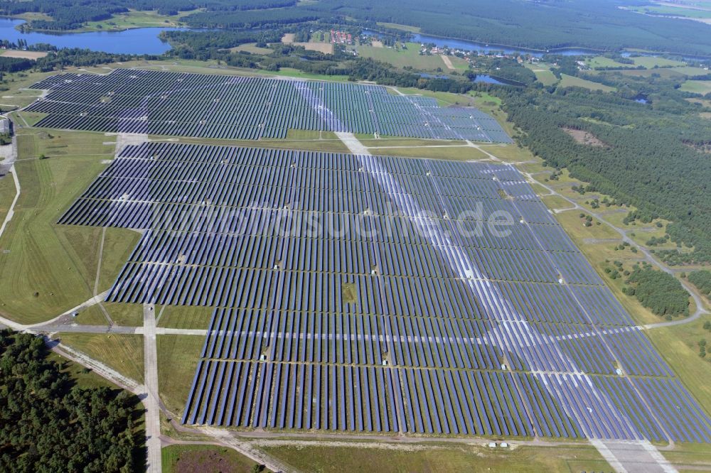 Luftbild Brandenburg an der Havel - Solarpark auf dem ehemaligen NVA Flugplatz Brandenburg Briest in Brandenburg Havel im Bundesland Brandenburg