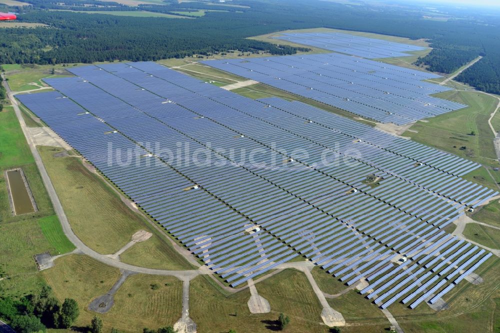 Brandenburg an der Havel von oben - Solarpark auf dem ehemaligen NVA Flugplatz Brandenburg Briest in Brandenburg Havel im Bundesland Brandenburg