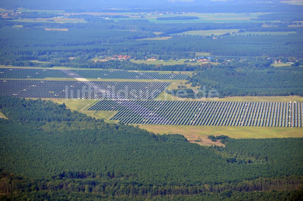 Brandenburg an der Havel von oben - Solarpark auf dem ehemaligen NVA Flugplatz Brandenburg Briest in Brandenburg Havel im Bundesland Brandenburg