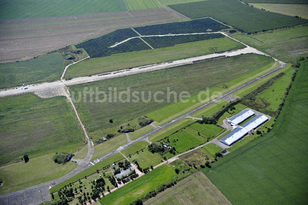 Luftaufnahme Köthen - Solarpark auf dem Flugplatz Köthen / Solar Park at the former airfield Köthen