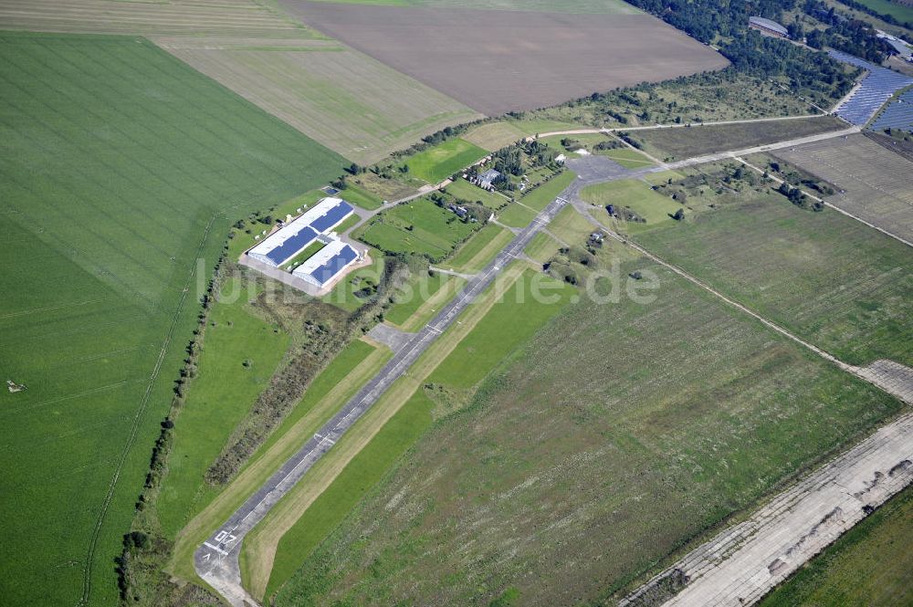 Luftbild Köthen - Solarpark auf dem Flugplatz Köthen / Solar Park at the former airfield Köthen