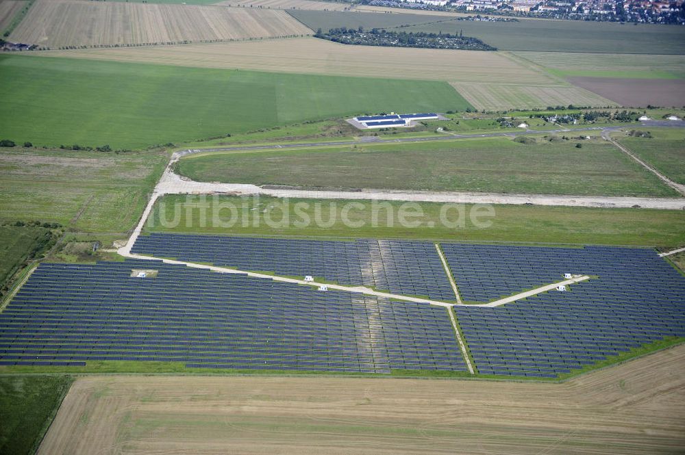 Luftbild Köthen - Solarpark auf dem Flugplatz Köthen / Solar Park at the former airfield Köthen