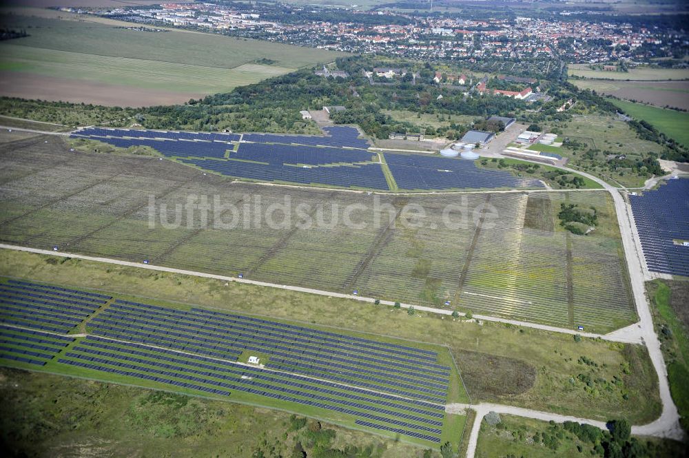 Luftbild Köthen - Solarpark auf dem Flugplatz Köthen / Solar Park at the former airfield Köthen