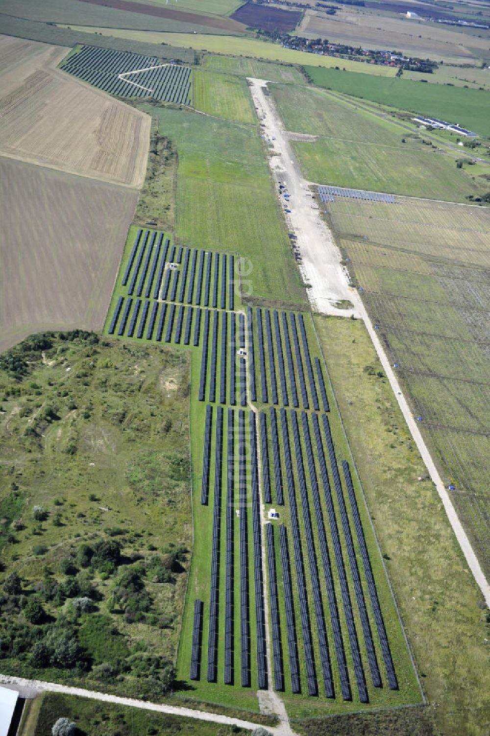 Köthen von oben - Solarpark auf dem Flugplatz Köthen / Solar Park at the former airfield Köthen