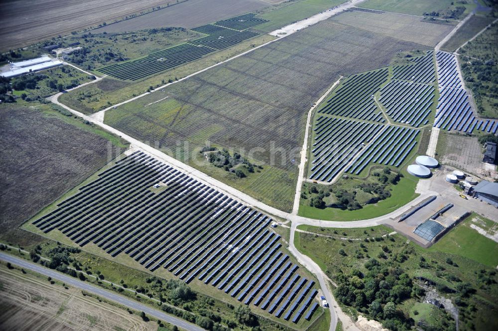 Köthen von oben - Solarpark auf dem Flugplatz Köthen / Solar Park at the former airfield Köthen