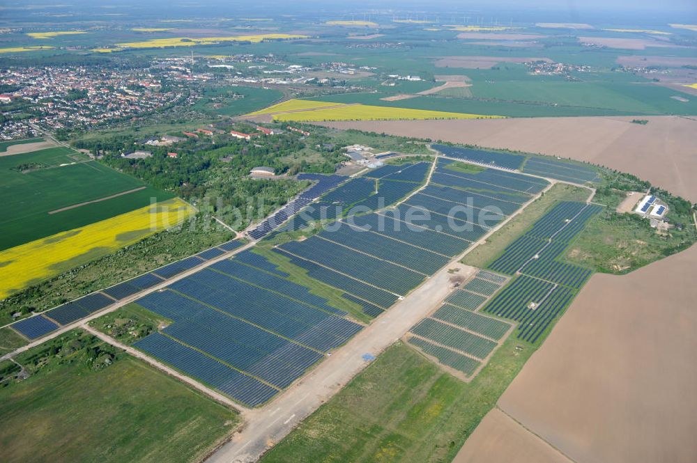 Köthen von oben - Solarpark auf dem Flugplatz Köthen / Solar Park at the former airfield Köthen