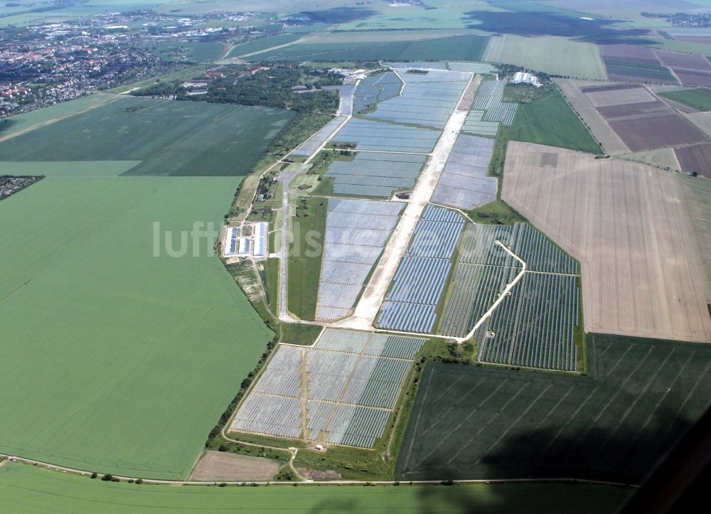 Köthen von oben - Solarpark auf dem Flugplatz Köthen / Solar Park at the former airfield Köthen