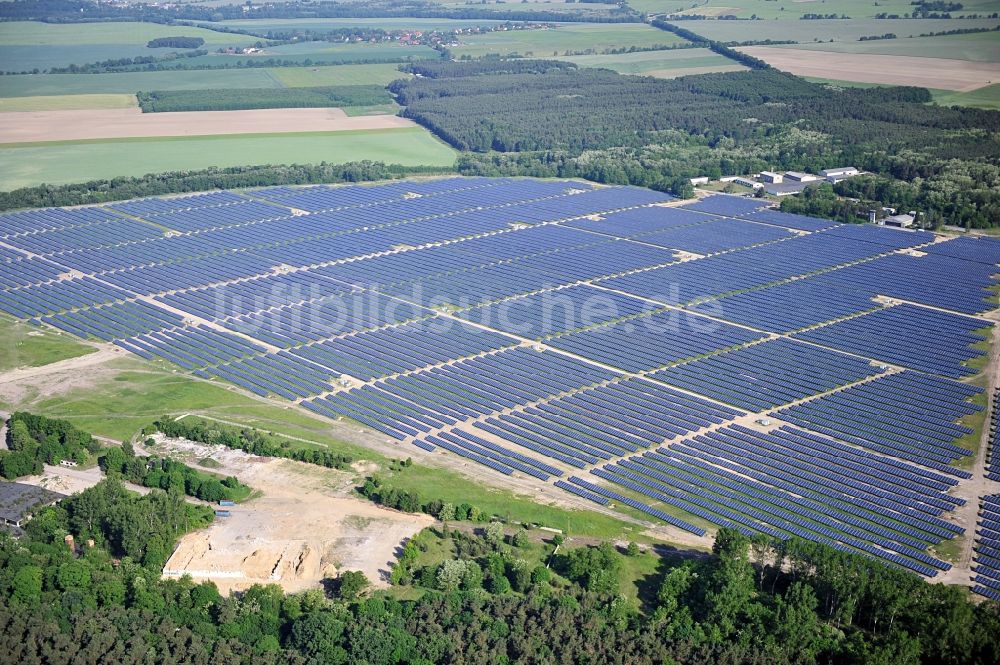 Fürstenwalde / Spree aus der Vogelperspektive: Solarpark Fürstenwalde im Bundesland Brandenburg