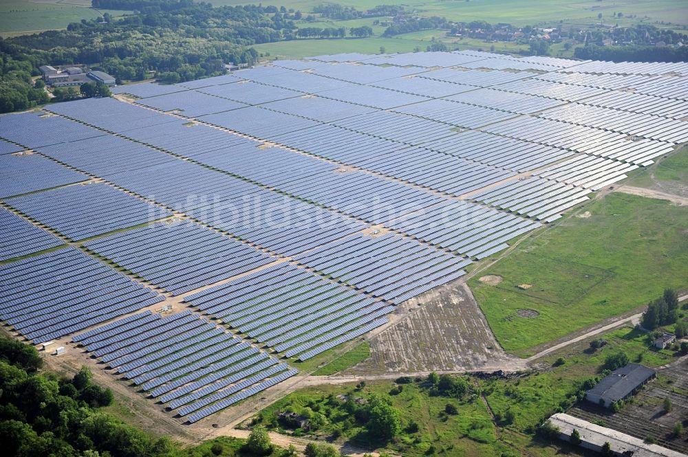 Fürstenwalde / Spree aus der Vogelperspektive: Solarpark Fürstenwalde im Bundesland Brandenburg