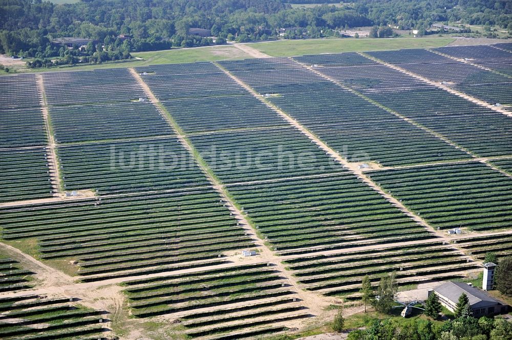 Fürstenwalde / Spree aus der Vogelperspektive: Solarpark Fürstenwalde im Bundesland Brandenburg