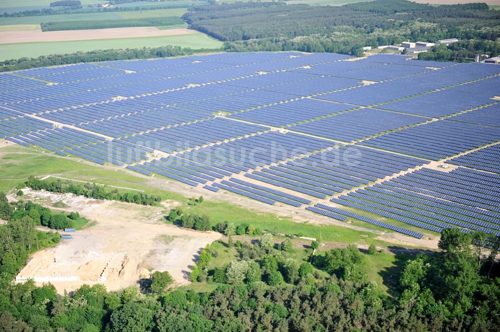 Fürstenwalde / Spree aus der Vogelperspektive: Solarpark Fürstenwalde im Bundesland Brandenburg