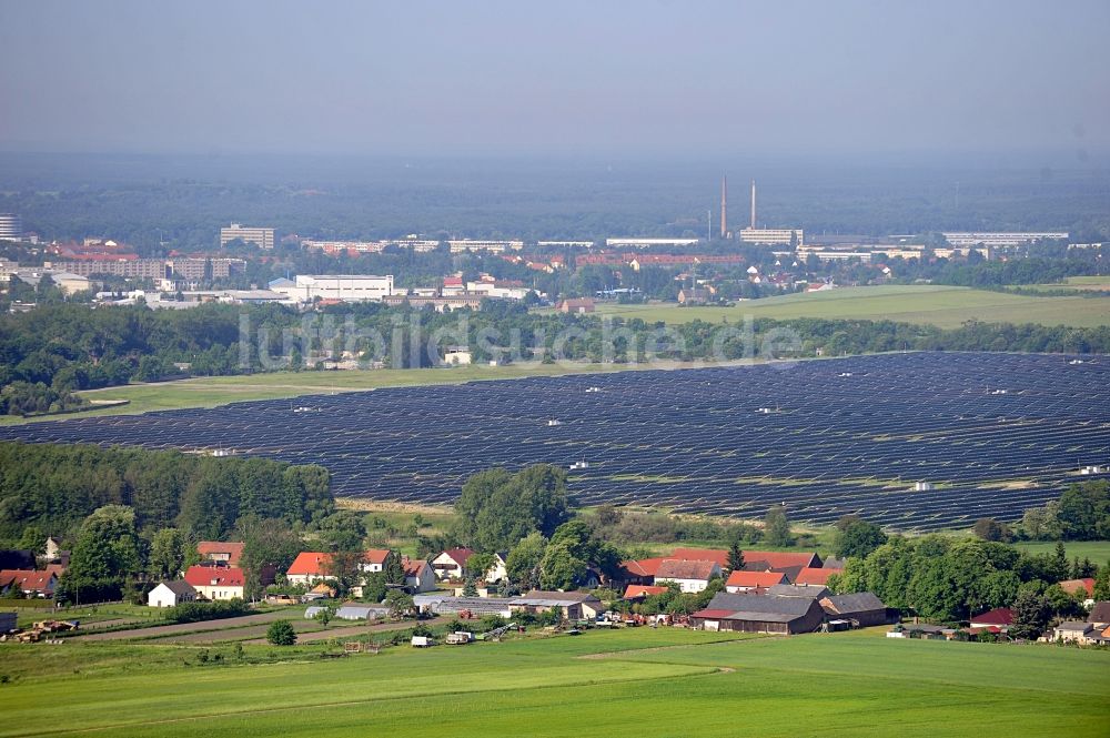 Fürstenwalde / Spree aus der Vogelperspektive: Solarpark Fürstenwalde im Bundesland Brandenburg