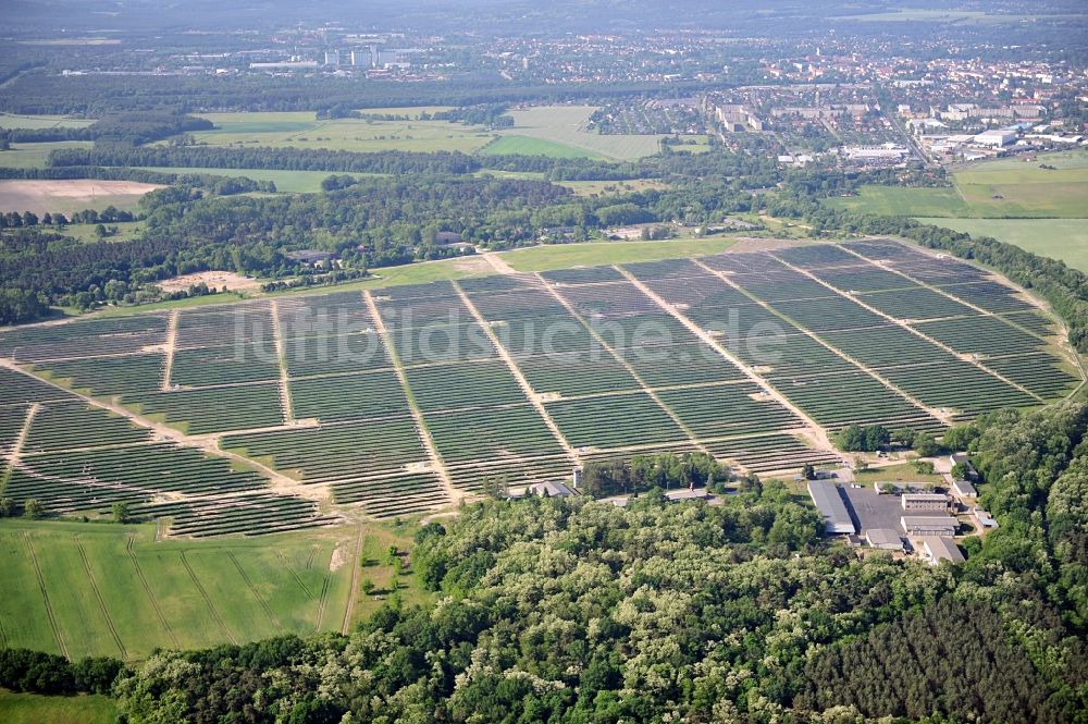 Fürstenwalde / Spree aus der Vogelperspektive: Solarpark Fürstenwalde im Bundesland Brandenburg