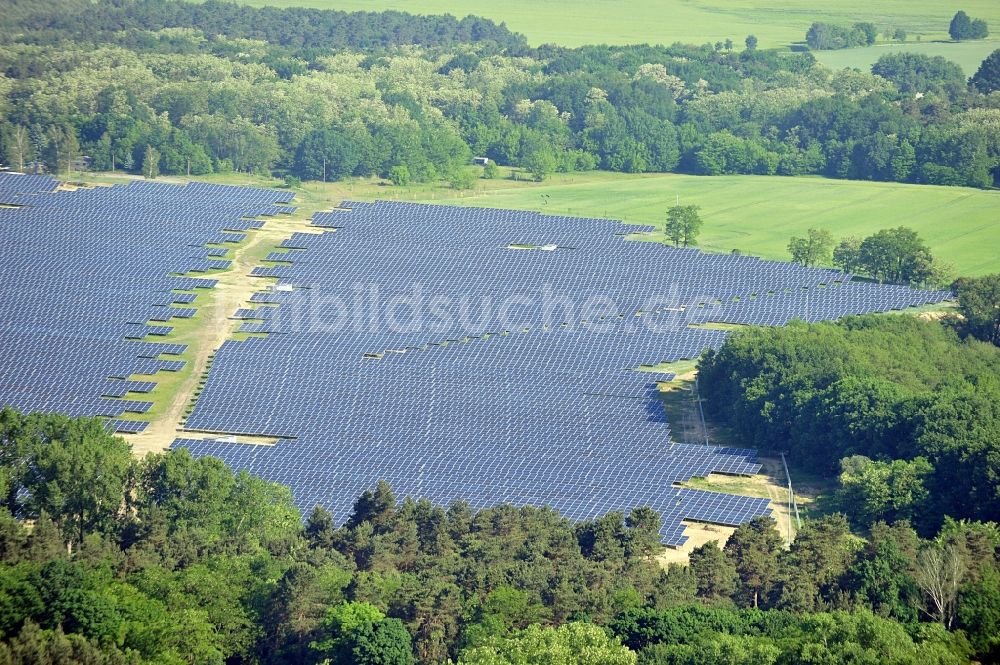 Fürstenwalde / Spree aus der Vogelperspektive: Solarpark Fürstenwalde im Bundesland Brandenburg