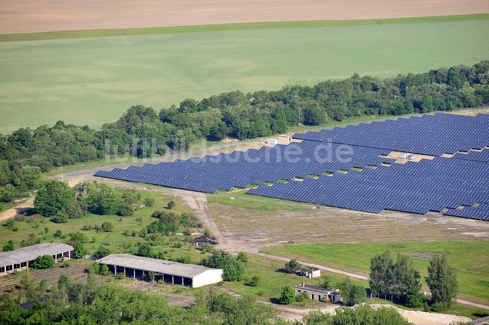 Fürstenwalde / Spree aus der Vogelperspektive: Solarpark Fürstenwalde im Bundesland Brandenburg