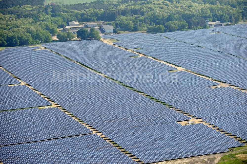 Fürstenwalde / Spree aus der Vogelperspektive: Solarpark Fürstenwalde im Bundesland Brandenburg