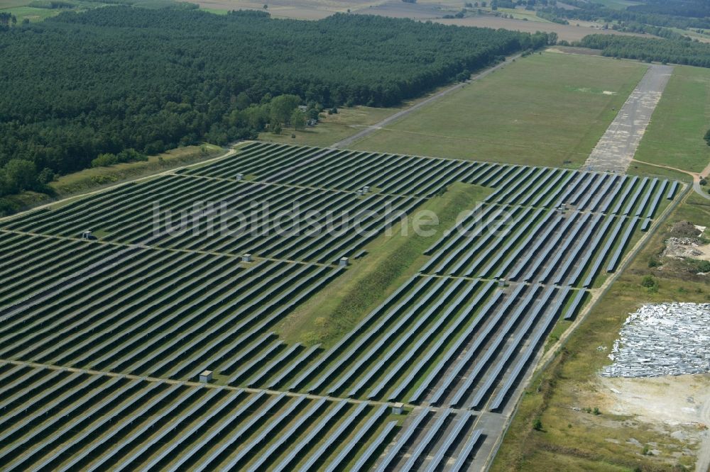 Luftaufnahme Luckau - Solarpark auf dem Gelände des ehemaligen Militärflughafens Alteno in Luckau im Bundesland Brandenburg